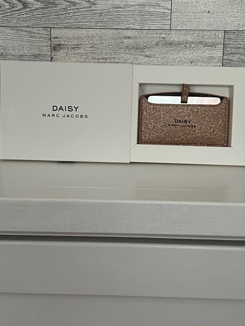 GWP - Marc Jacobs Daisy Glitter Card Case and Mirror- Rose Gold Sparkle